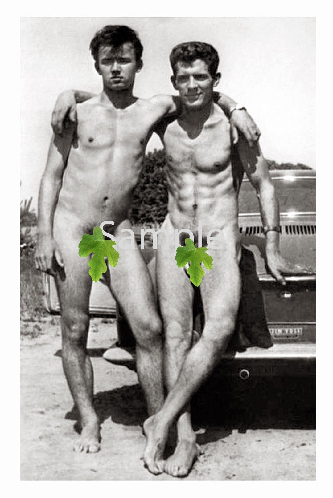 Reimpresión de fotos antiguas Dos hombres desnudos guapos y cariñosos  abrazados en el coche Interés gay 114 - Etsy México