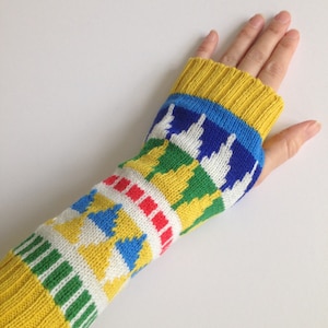 Wrist Warmers / Fingerless gloves - Adult Size / Knitted Lambswool Fairisle Nordic Mittens