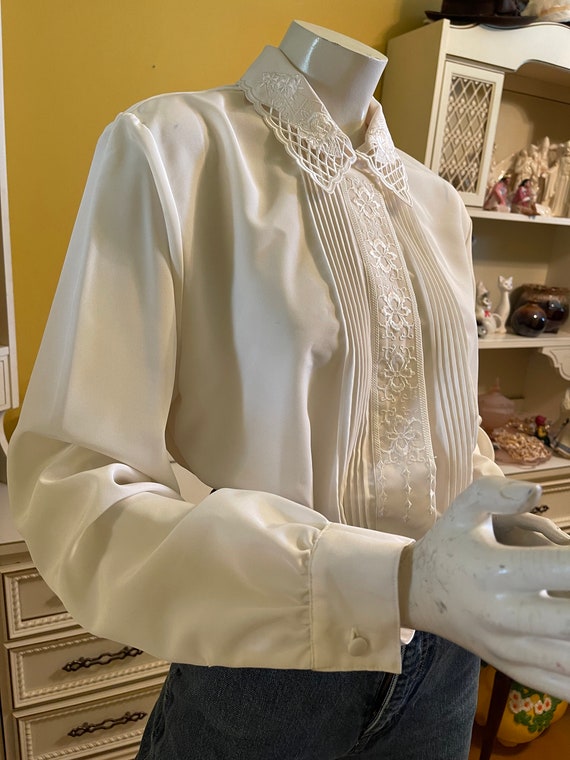 Vintage Karen Scott ivory blouse