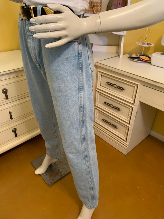 Vintage light wash Wrangler jeans - image 5