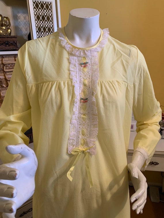 Vintage soft yellow JC Penny nightgown - Gem