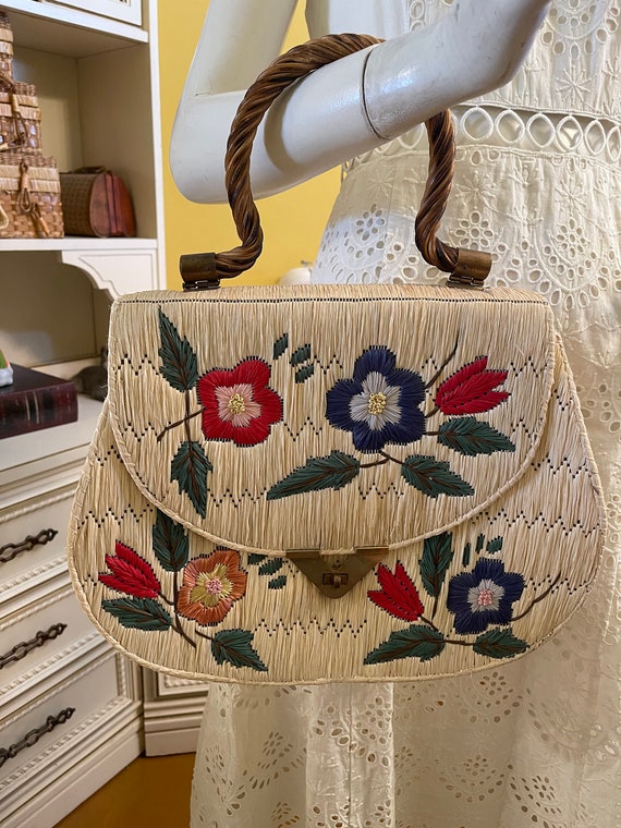 Vintage straw bag with embroidered flowers