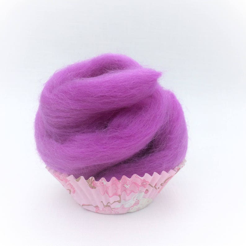 10g high quality merino wool roving Ideal for felting Purple M006. Wool felt supplies wet felting and spinning Needle felting wool