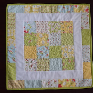 Quilted Table Topper 20&quot; square