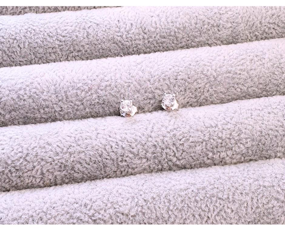 Ceylon White sapphire stud earrings (certified)