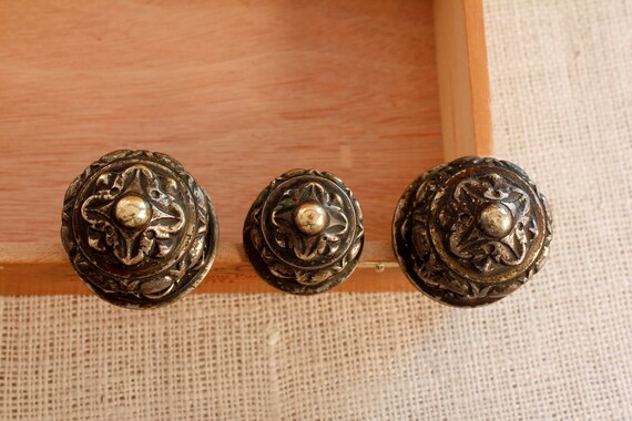 Antique Set Knobs Drawer Pulls Dresser Pulls Antique Brass Etsy