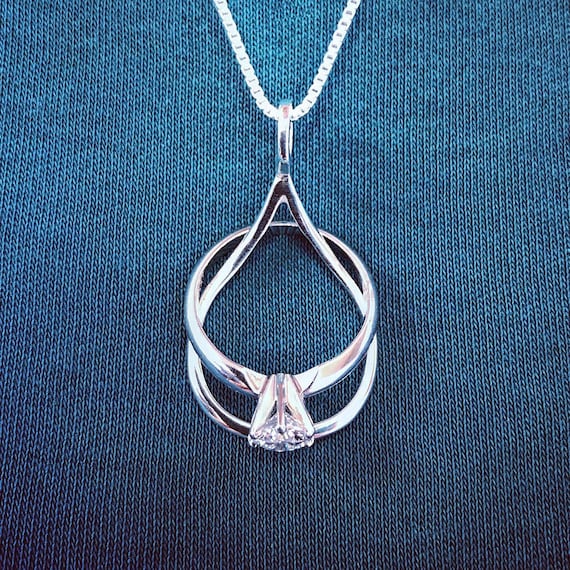 Magic Ring Holder Necklace™ - Eco-friendly Gold or Silver – Aide-mémoire