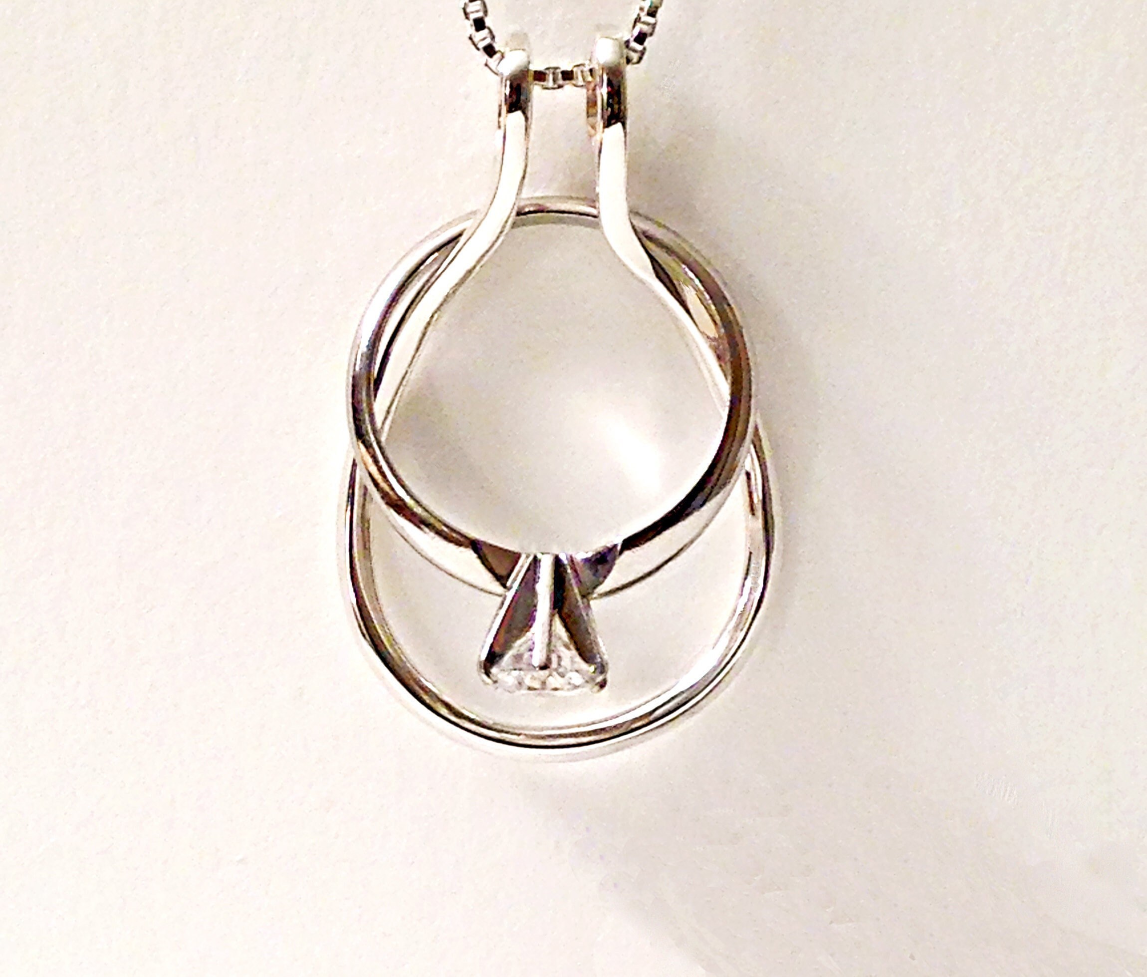 Interlocking Rings Necklace by Jane Hollinger - NEWTWIST
