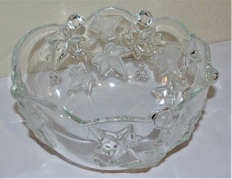 Vintage Raised Glass Salad Bowl With Frosted Leaf Pattern Etsy