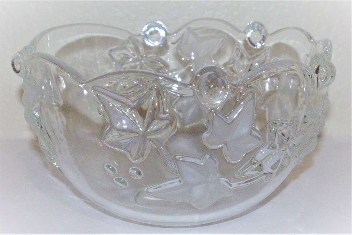 Vintage Raised Glass Salad Bowl With Frosted Leaf Pattern Etsy