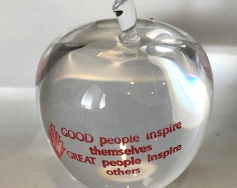 Vintage 4" Round Apple Paperweight with: Good People Inspire themselves, Great People Inspire Others, Made in China