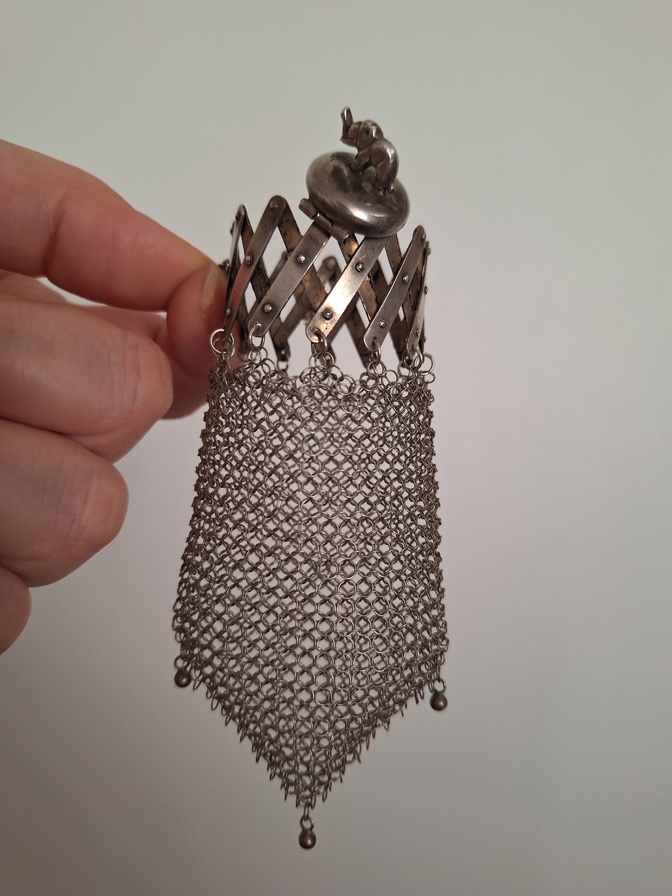 Antique Silver Mesh Change Purse With Rose Pattern – DMND Limited