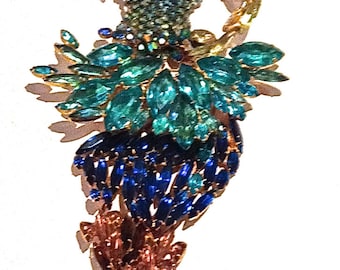 Broche de sirena gigante de David Mandel con gemas de Swarovski
