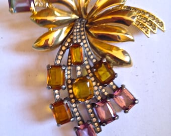 Gran Coro Craft Rare Vintage Broche Altamente inusual 1940s