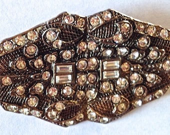 Pedrería vintage y broche chapado en oro