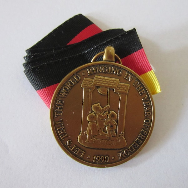Goebel Medal 1990 Ringing in Year of Freedom 55 Years of Hummel Figurines NIB