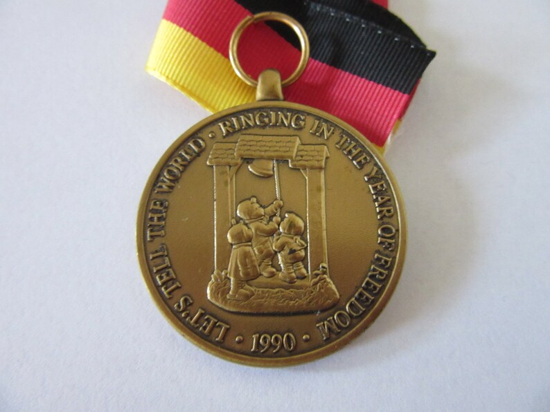 Goebel Medal 1990 Ringing in Year of Freedom 55 Years of Hummel Figurines NIB
