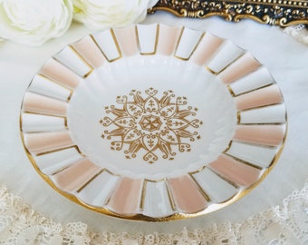 Piatto rotondo piccolo Lyngby Denmark, prodotto in Danimarca, a forma di ventaglio, rosa salmone e crema in stile neo classico, stoviglie vintage/decorazioni per la casa/accessori da bar