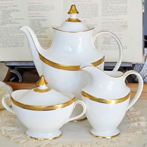 Royal Doulton Royal Gold kaffeservis, benporslin tillverkat i England, kaffekanna, gräddkanna, sockerskål, vintage tebjudning/porslinsersättning