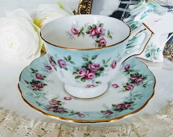 Juego de taza y platillo vintage Aynsley, porcelana fina hecha en Inglaterra, rosas de repollo rosadas sobre banda azul claro, ideal para fiestas de té vintage, taza de coleccionista.