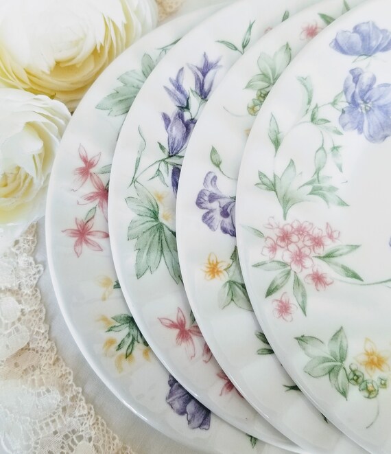 Set of 4 Vintage Crown Clarence 6 3/4'' Cake/bread and Butter