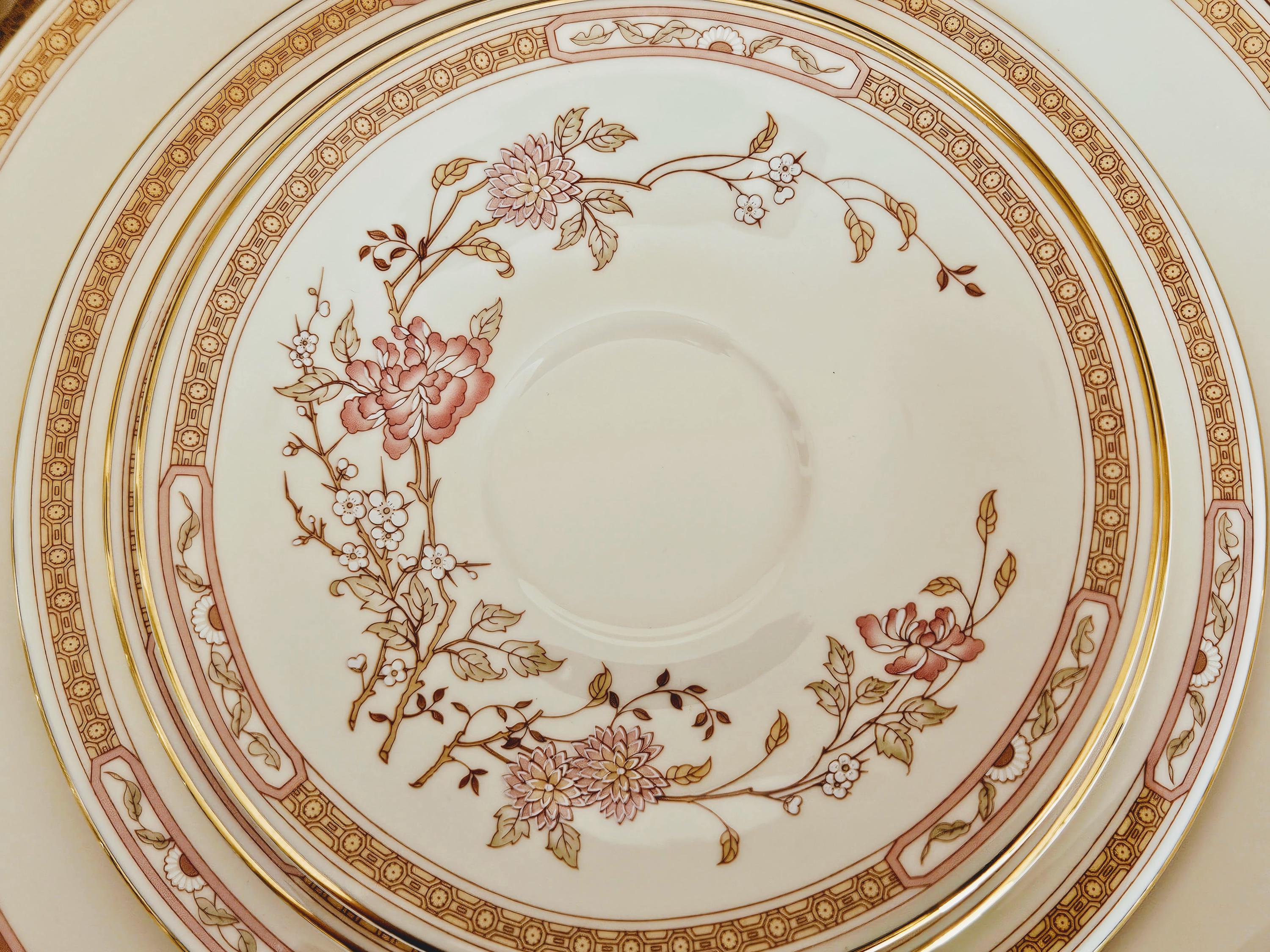 Royal Doulton Lisette, the Romance Collection, 5 Piece Place 