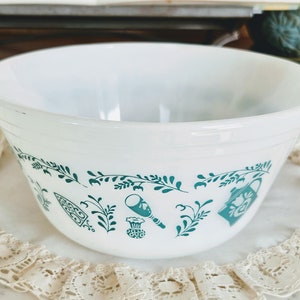 Vintage Federal Glass Mixing Bowl, Made in the USA, Milk Glass Bowl, Depression Glass, Heat Proof, Kitchenaid pattern