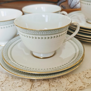 Set of 4 Royal Doulton Berkshire Teacup Trio, English Translucent China Made in England, teacup, saucer, cake plate Mint Green Art Deco Trim