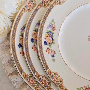 Set of 3 W.H. Grindley & Co Ivory China Marjorie 9 3/4 Dinner Plates Made in England, Cream/Pale-Yellow Rim, vintage dinnerware