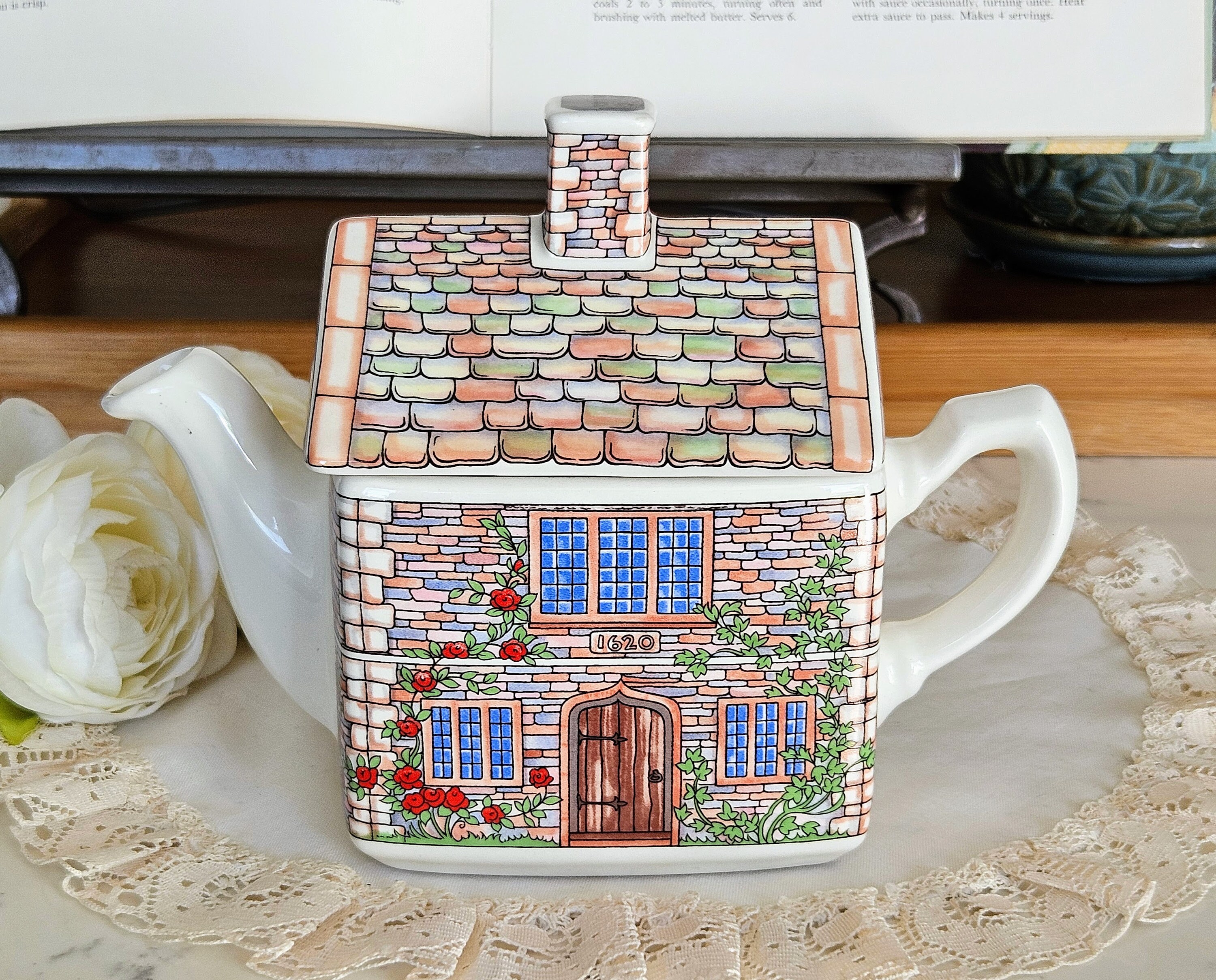 Vintage Sadler Cottage Shaped Teapot, English Country Houses 