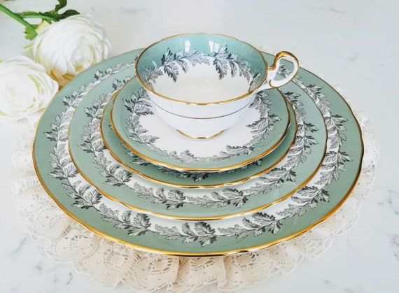 Vintage Aynsley Oak Leaf 5 Pieces Place Settings, Bone China Vintage Aynsley Oak Leaf 5 Pieces Place Settings, Bone China