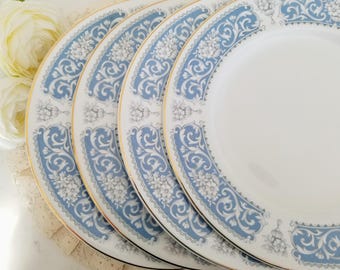 Vintage-Set aus 4 Johnson Brothers Snowhite Speisetellern, Steingut, hergestellt in England, blauer Rand, graue Blumen, Ersatz für Porzellan
