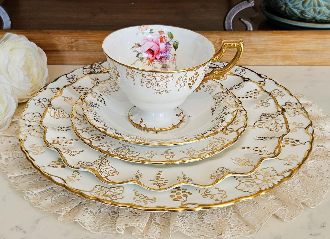 Vintage Royal Crown Derby Vine (posie Center) 5 Pieces Place