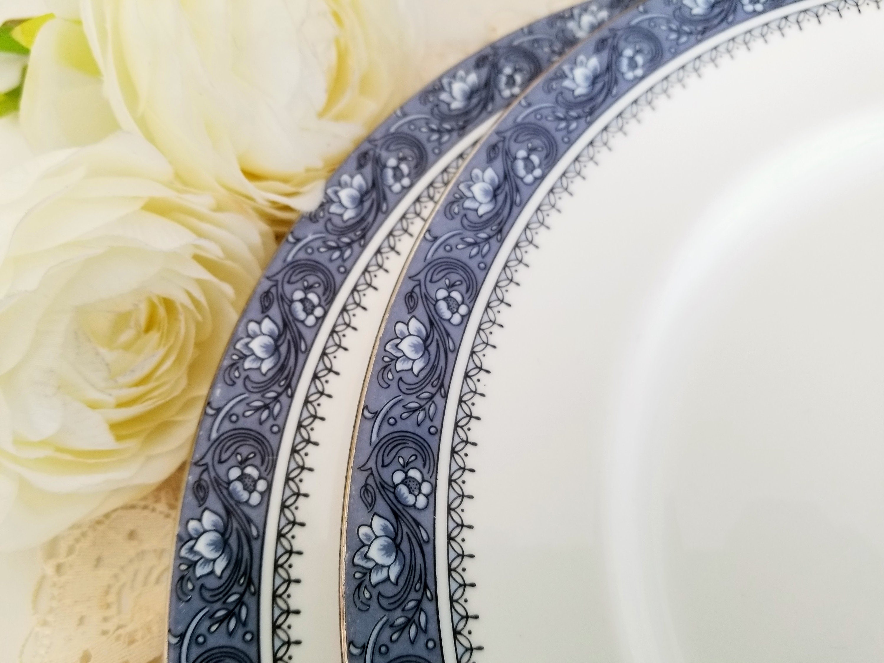 Set of Aynsley Blue Mist Dinner Plates, Fine Bone China Made in