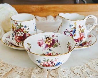 Conjunto de chá vintage Hammersley Minuet (Howard Sprays), em porcelana fina, fabricado na Inglaterra. Ideal para reposição de louças e objetos decorativos, perfeito para uma casa moderna e sofisticada.