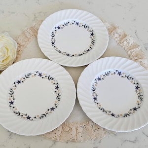 Set of 4 Royal Worcester Petit Fleur Cake/Bread and Butter Plates, Bone China Made in England, vintage dinnerware, china replacement