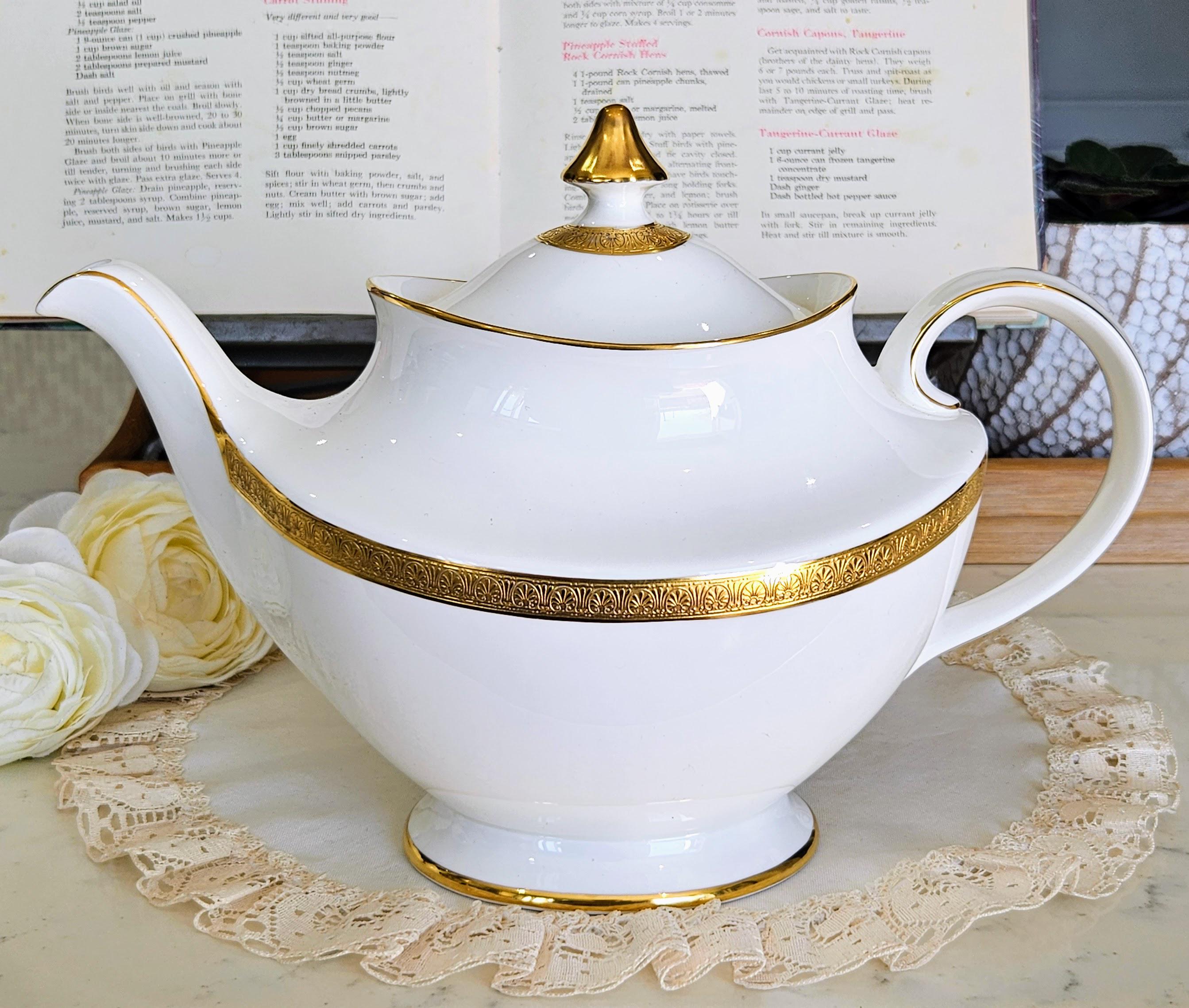 Royal Doulton Royal Gold Teapot, Bone China Made in England, Gold 