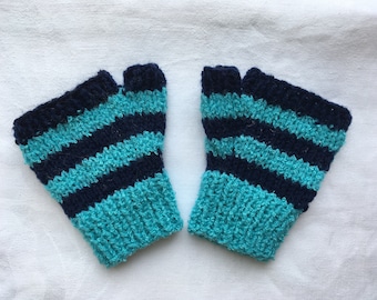 Knitting Pattern DK Fingerless Mitts (Bits and Bobs) Sizes 2-4 year olds in English