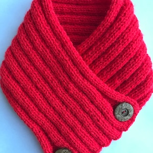 Child&#39;s Neck Warmer Knitting Pattern (DK) in English