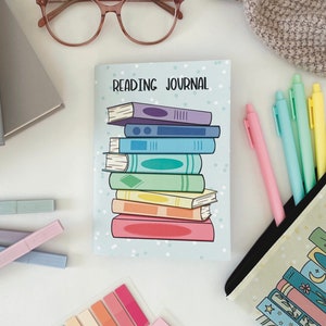 Mini Lesezeichen, 5 x 7 Zoll Mini Journal für Leser, Verfolgen Sie bis zu 30 Bücher und schreiben Sie Ihre Bewertungen, Geschenk für Leser, Blauer Bücherstapel