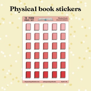 Peut inclure: Une feuille de 24 autocollants de livres roses et rouges avec un contour blanc. Les autocollants sont dispos&eacute;s en grille. Le texte "The Peachy Polka Dot" et "Physical book journal stickers" est en haut de la feuille.