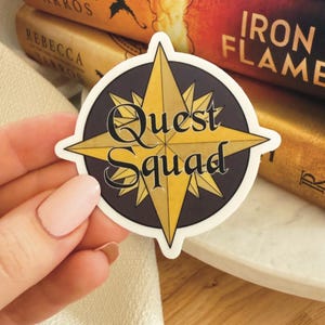 Quest Squad Sticker, Licensed Onyx Storm Design, Fantasy Book Vinyl Decal, Dishwasher Safe Round Sticker for Fantasy Readers & Bookish Gifts