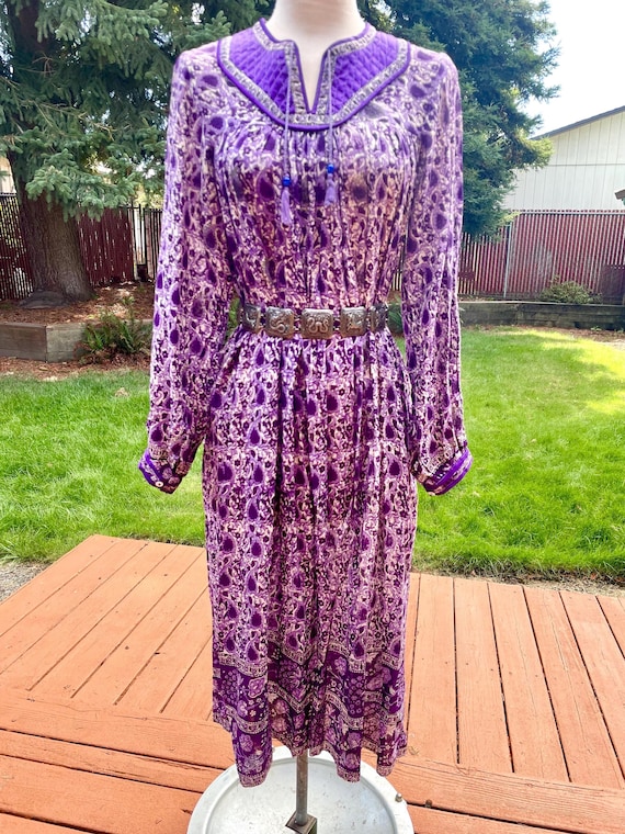 Vintage 70s Bohemian Purple Paisley Flowy Nightgown Dress S/M Vintage 70s Bohemian Purple Paisley Flowy Nightgown Dress S/M