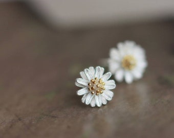 Sterling Silver Daisy Ear Studs / daisy stud earrings gift for her / daisy jewellery gift for birthday  / earrings for her / gift for friend