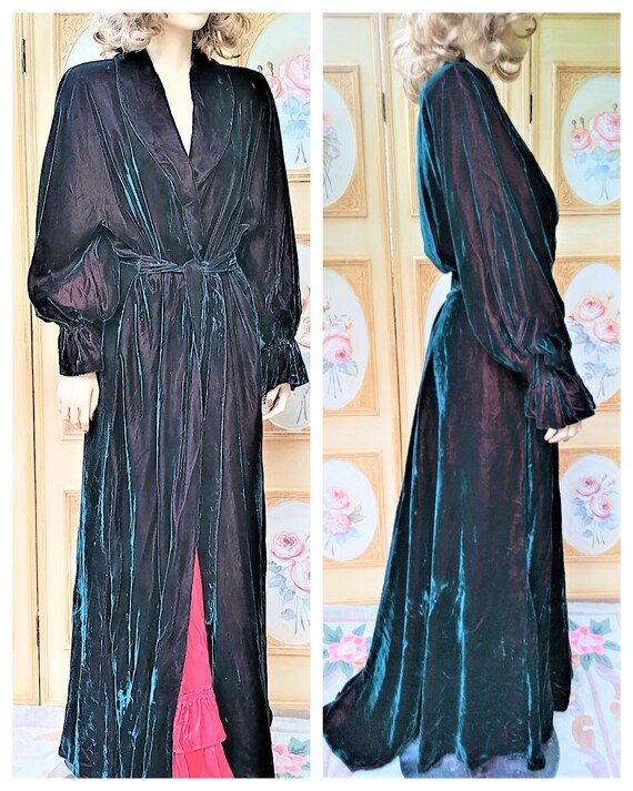 Antique Victorian French Silk Velvet Housecoat Ro… - image 3
