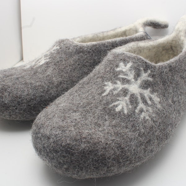 Slippers Felted Wool Slippers. Handmade in SCOTLAND, Edinburgh. Made by Feltingstudio. 100% Wool