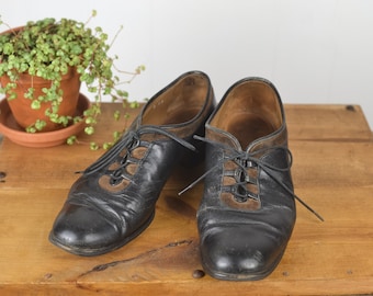 SIZE 8 Vintage 70s Black Leather Oxford Lace Shoes / Roberto Capucci INGLEDEW'S Made in Italy