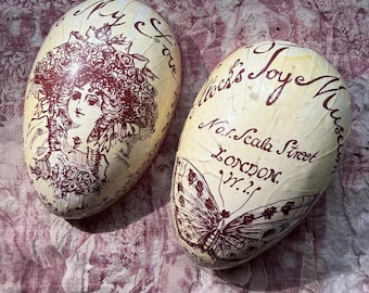 Huevo de Pascua antiguo del museo de juguetes Pollocks, altamente coleccionable.