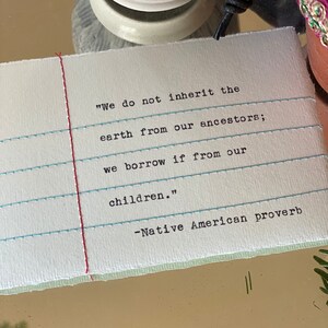 Genähte Notiz - "Wir erben die Erde nicht von unseren Vorfahren, wir leihen sie von unseren Kindern." Indianer Sprichwort