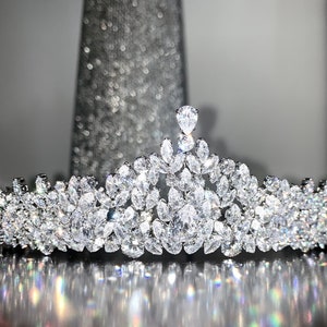 silver crystal tiara, crystal wedding, tiara, bridal tiara, wedding tiara, Quinceanera tiara, silver tiara - FREE BRACELET